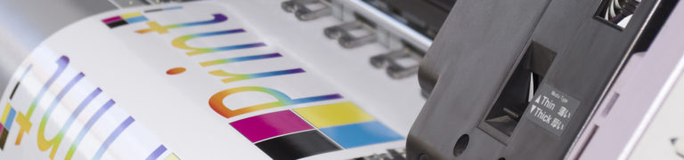 Digitaldruck-Maschine druckt Plakat